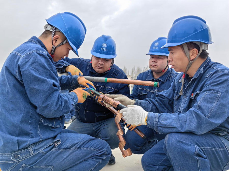 图为培训现场实践操作（王晓龙 摄）