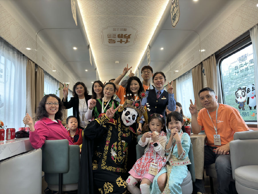 “熊猫专列·什邡号”（石萱 摄）