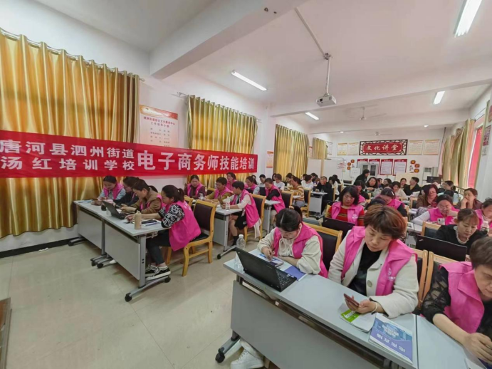 泗洲街道技能培训现场（郭春冬 摄）