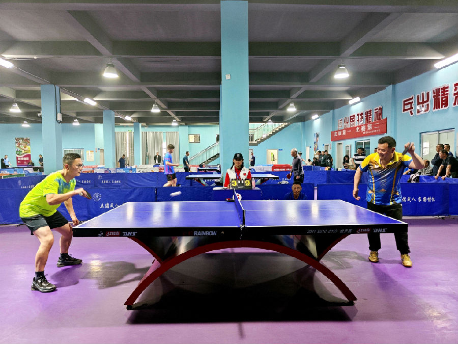 灌云县首届乡村乒乓球超级联赛现场（夏兴俭 摄）