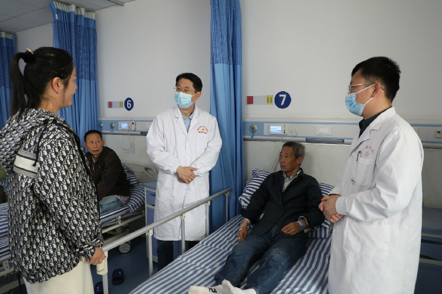 图为教学查房 （刘钊海 摄）