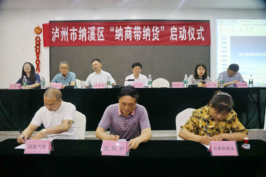 图为活动现场 （李小波 摄）