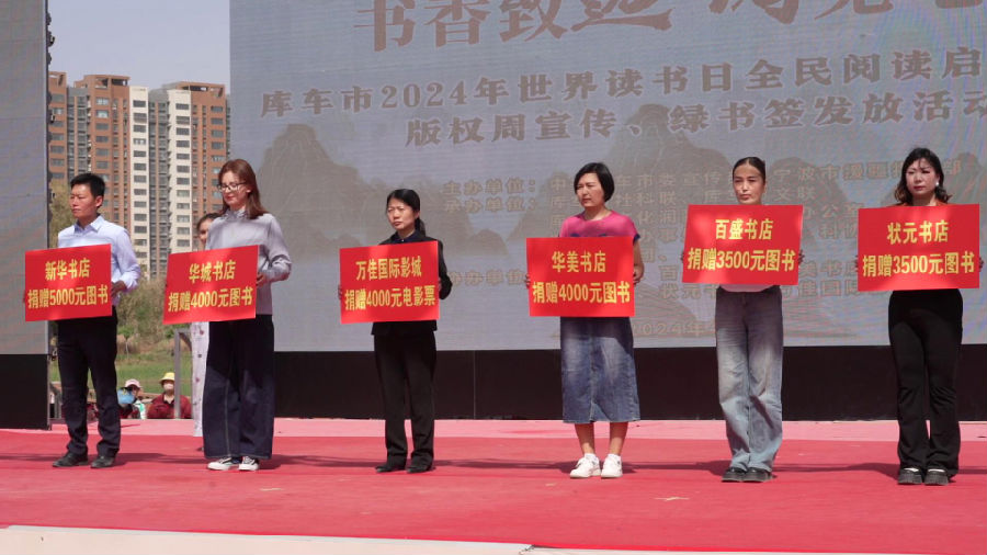 图为捐赠仪式(刘雪梅 摄) 图为捐赠仪式(刘雪梅 摄)