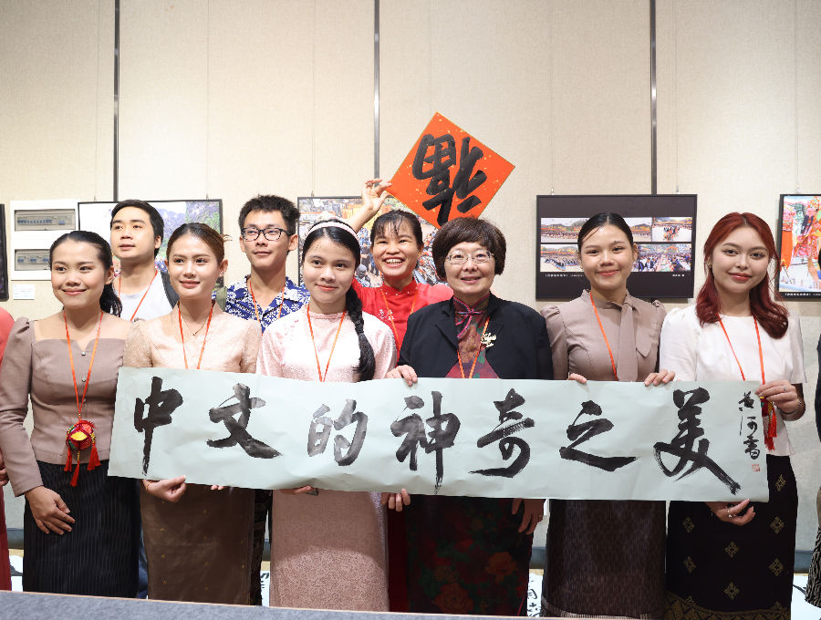 “中文的神奇之美”书法作品（黎殿祥 摄）