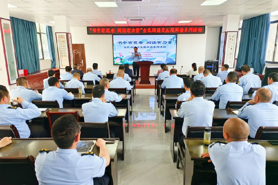 图为读书活动现场 (郭迪泽 摄) 图为读书活动现场 (郭迪泽 摄)