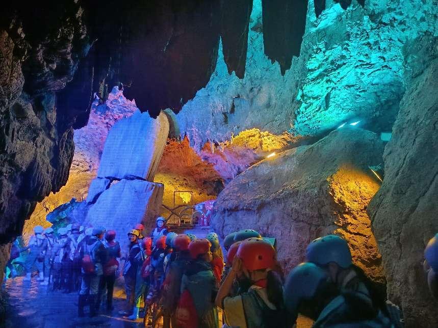 图为枫林地心大峡谷洞内 （胡亚斌 摄）