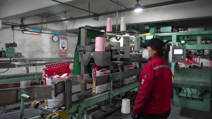 图为生产车间（王珑江 摄）