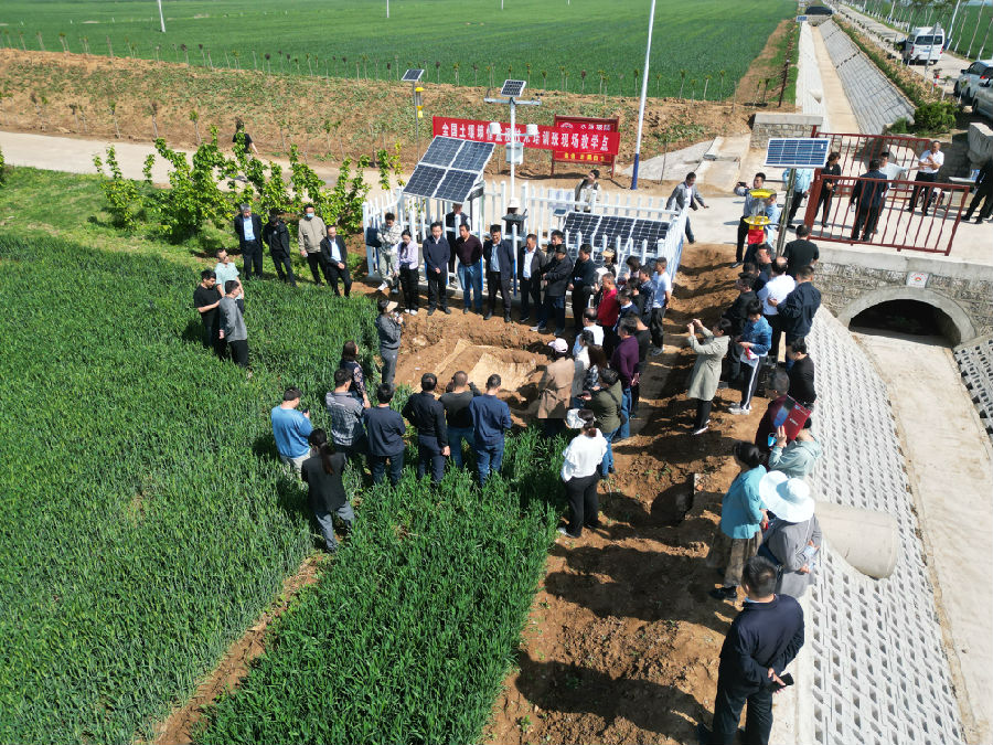 全国土壤墒情监测技术培训班教学现场(赵梦笛 摄) 全国土壤墒情监测技术培训班教学现场(赵梦笛 摄)