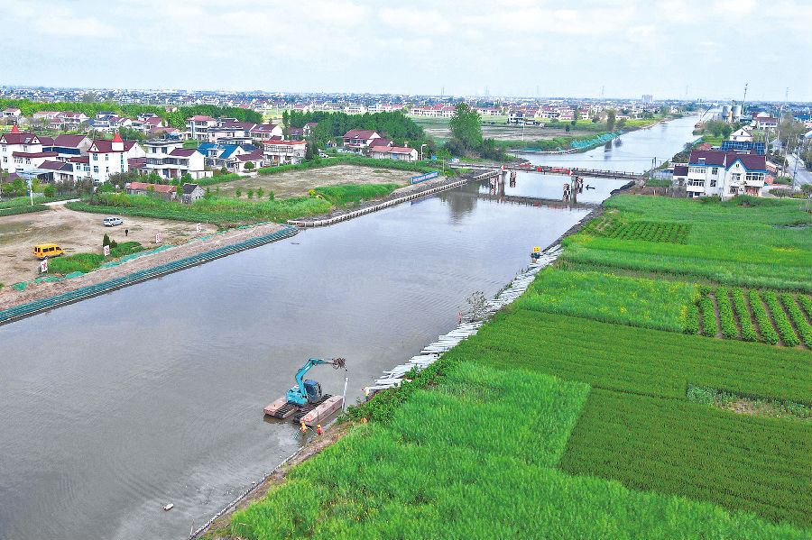 图为如皋市水务局加快建设丁堡河(如皋段)防洪排涝能力(吴小星 摄) 图为如皋市水务局加快建设丁堡河(如皋段)防洪排涝能力(吴小星 摄)