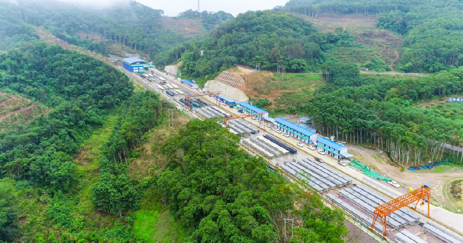 勐腊县勐远至关累口岸强农惠农高速公路项目 (宋宗辉 摄)