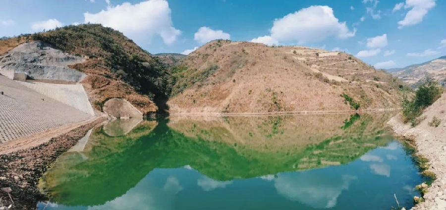 初夏的小村箐水库（李春华 摄）