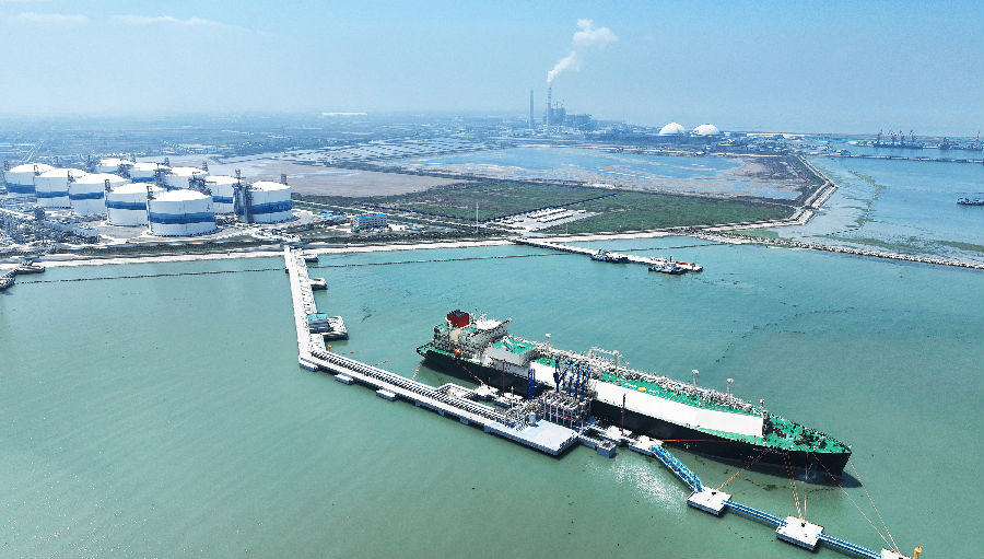 中国海油江苏滨海LNG（液化天然气）接收站（刘朔池 摄）