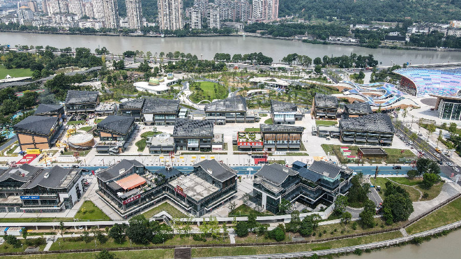 雅安熊猫绿岛商业街区（杨宇龙 摄）