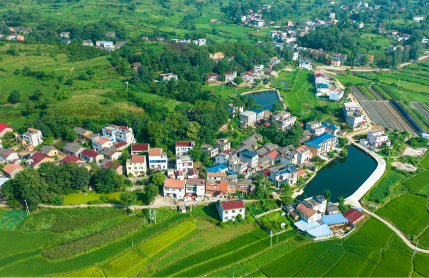 图为朱湾村鸟瞰图（易荣波 摄）