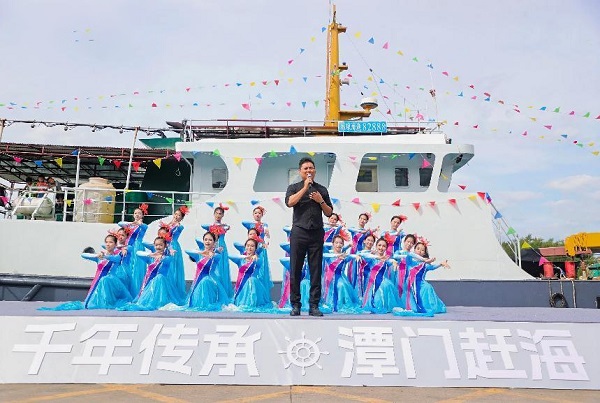 精彩节目表演（卓霖霖 摄）