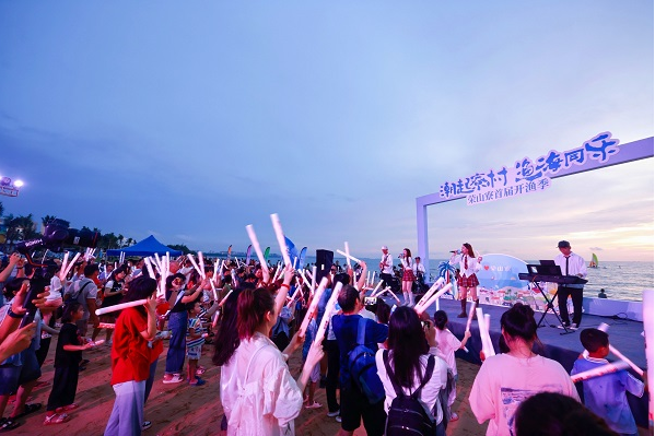 沙滩音乐会现场（陈创淼 摄）