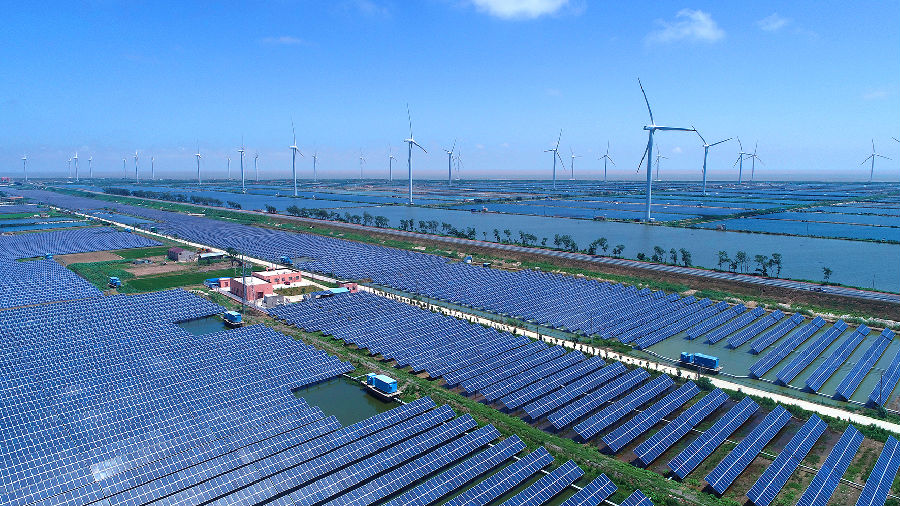 滨海县风电、渔光互补光伏发电新能源基地（陈其龙 摄）
