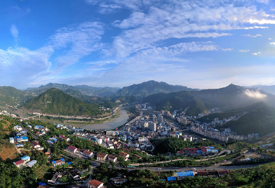 秀美朝天（钟卫东 摄）