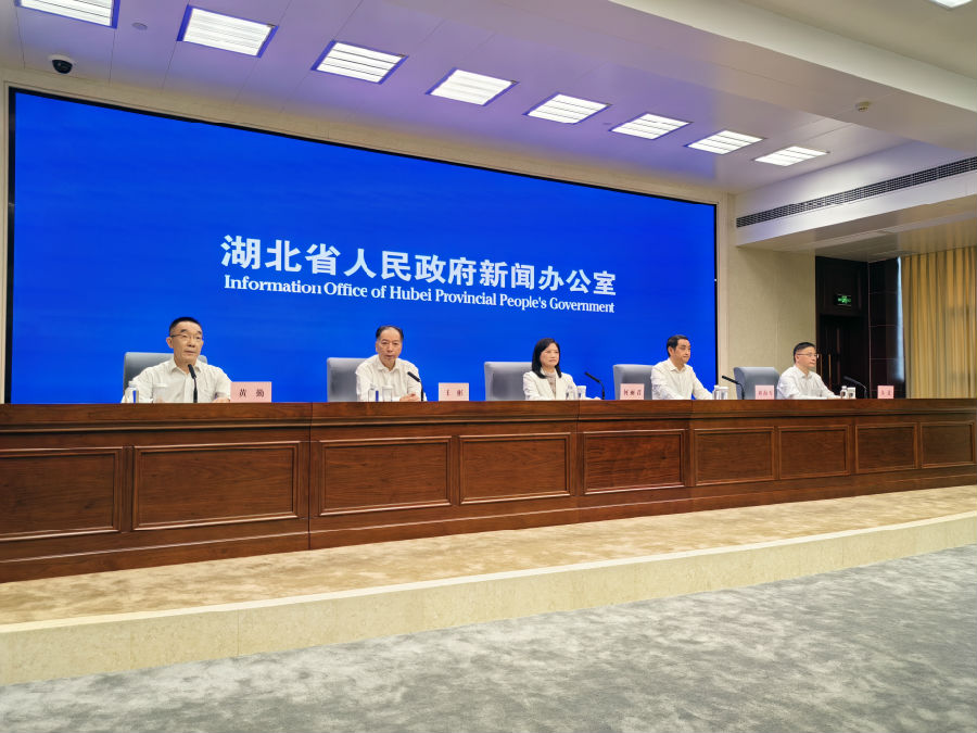 出席发布会主席台嘉宾（余惠玲 摄）