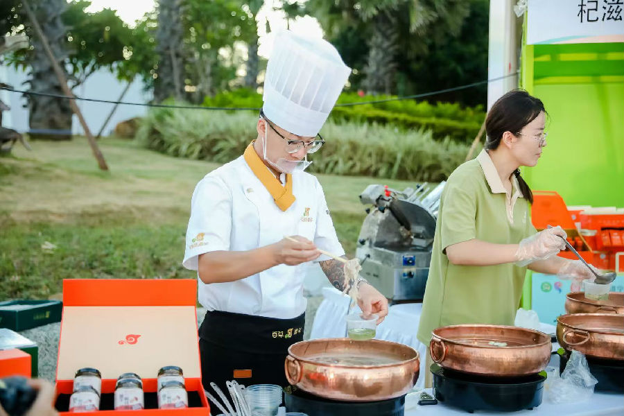 盐池农特产品推介（苏比青 摄）
