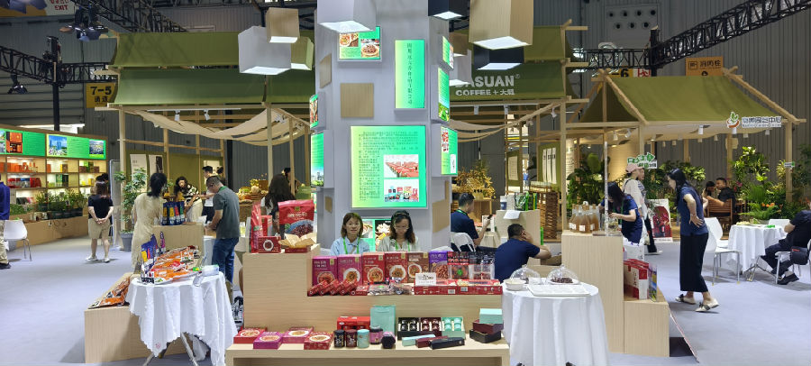 温江展馆特色产品琳琅满目（戚原 摄）