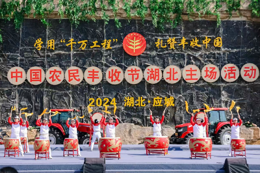 图为开幕式精彩表演（何博 摄）