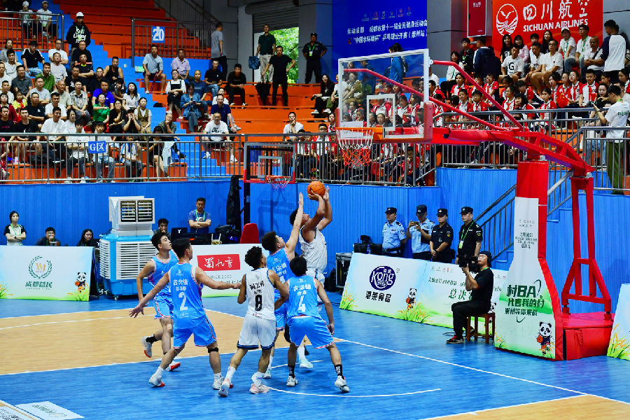 精彩的比赛（戚原 摄）