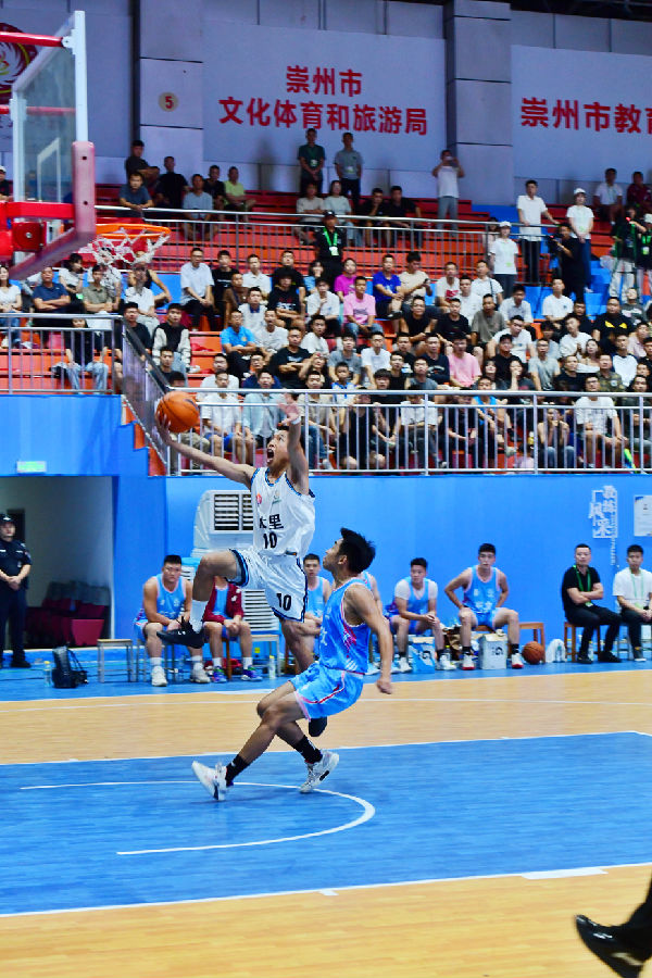 精彩的比赛（戚原 摄）