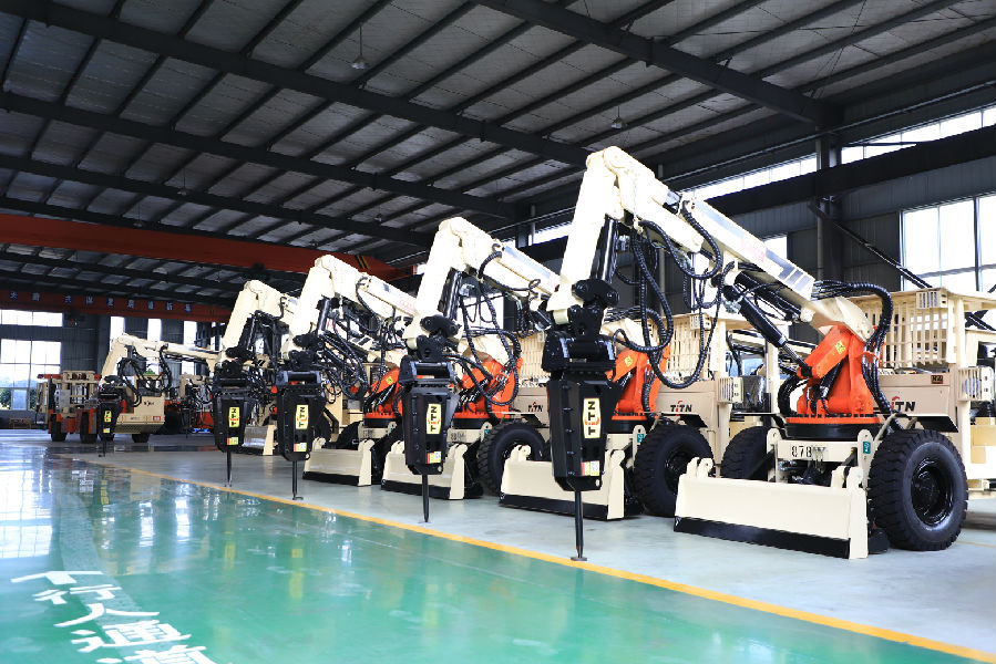 图为天腾生产的非煤矿山井下辅助装备（张文 摄）