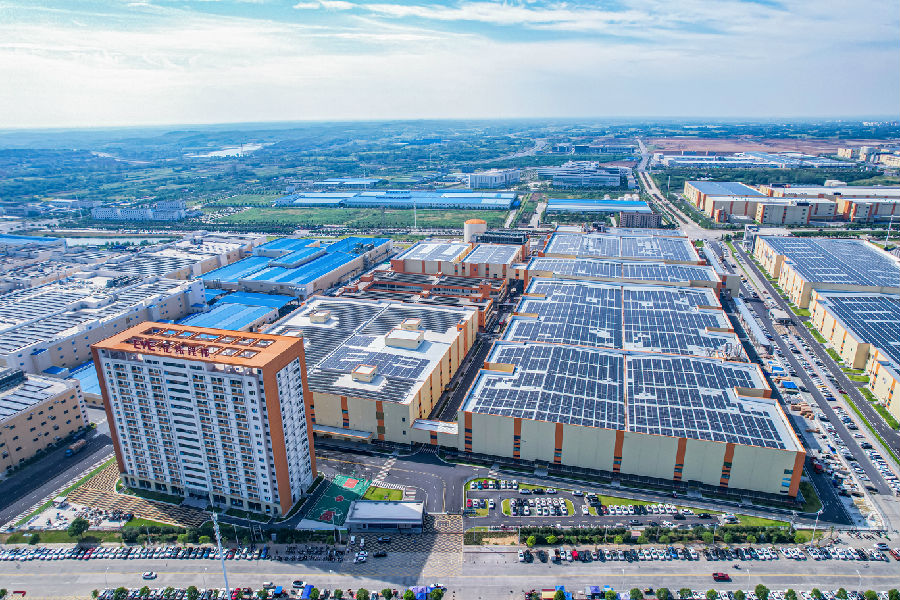 图为亿纬厂区（何梦雪 摄）