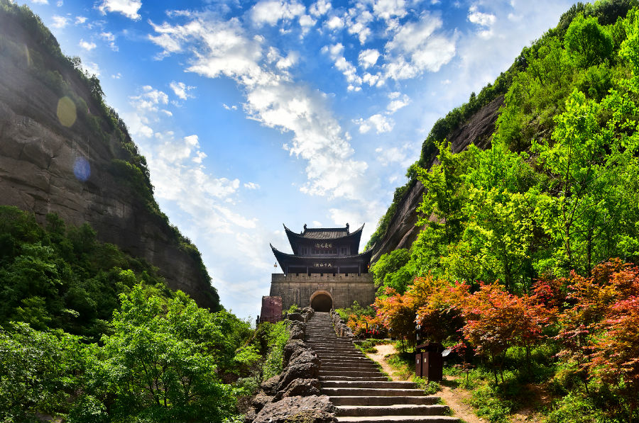 《剑门关关楼》 （左长周  摄）