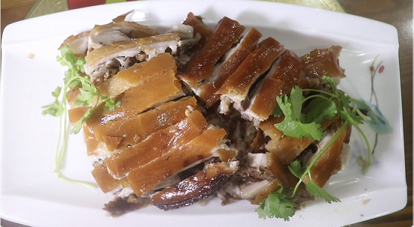 皮脆肉嫩的临高烤乳猪（许丽雅 摄）