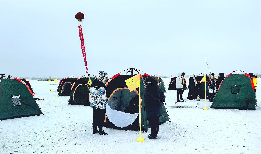 冬钓现场（查燕荣 摄）