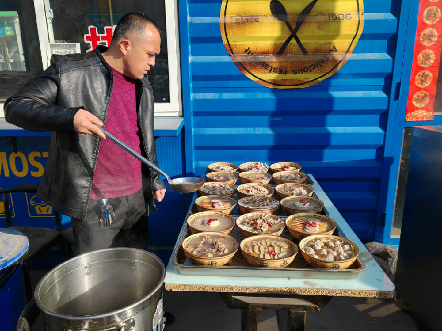 彭阳十大碗（赵波平 摄）