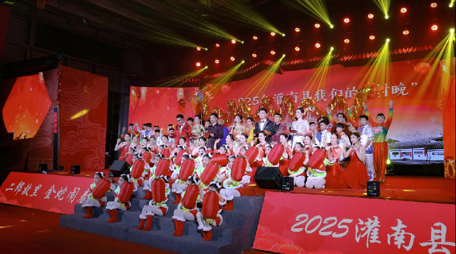 灌南县“村晚”活动现场（缪锐 摄）