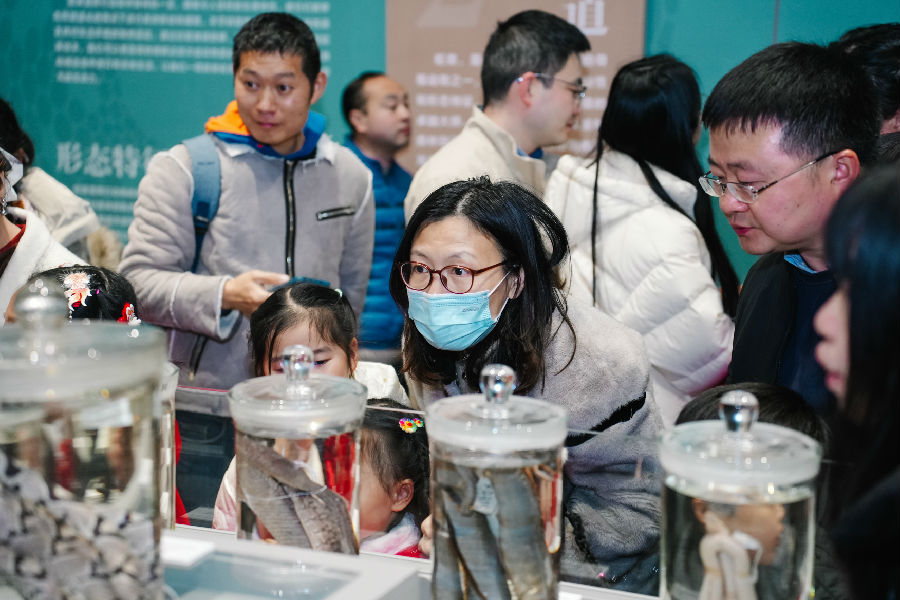 亲子家庭品尝科普社教大餐(戚原 摄) 亲子家庭品尝科普社教大餐(戚原 摄)