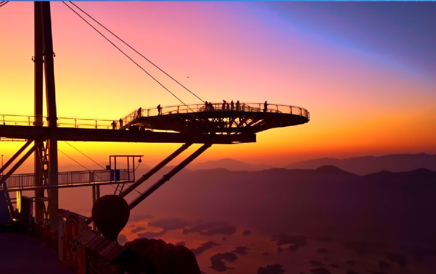 天空之城景区迎接新年第一缕阳光（明月新 摄）