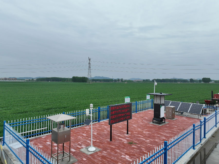 微型气象站（荆秋慧 摄）