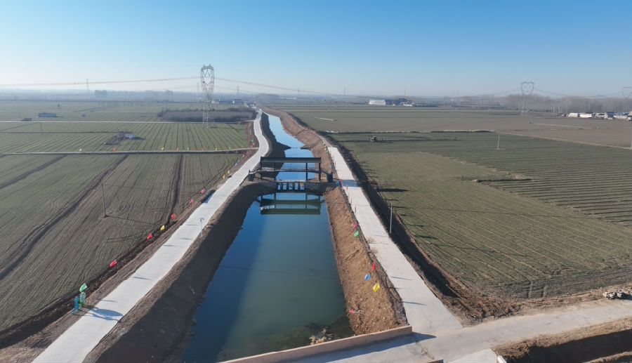 灌渠（荆秋慧 摄）