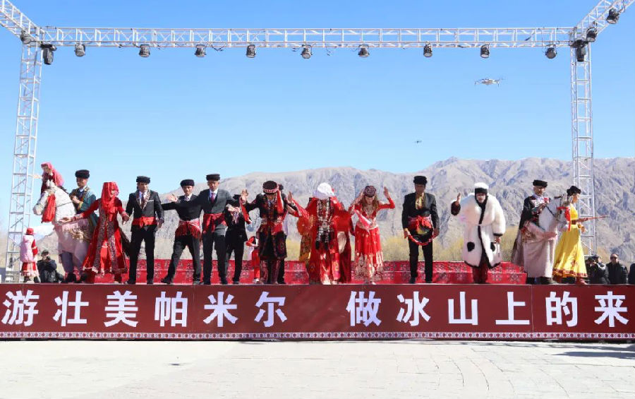 各族群众共同庆祝“破冰引水·迎春播种”民俗活动（陈文军 摄）