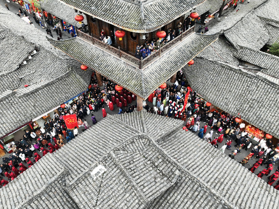 汉服与古城的结合令人赞叹 （张晓东  摄）