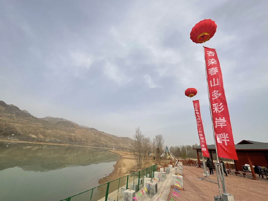 春到黄河碧波漾（申维祖 摄）