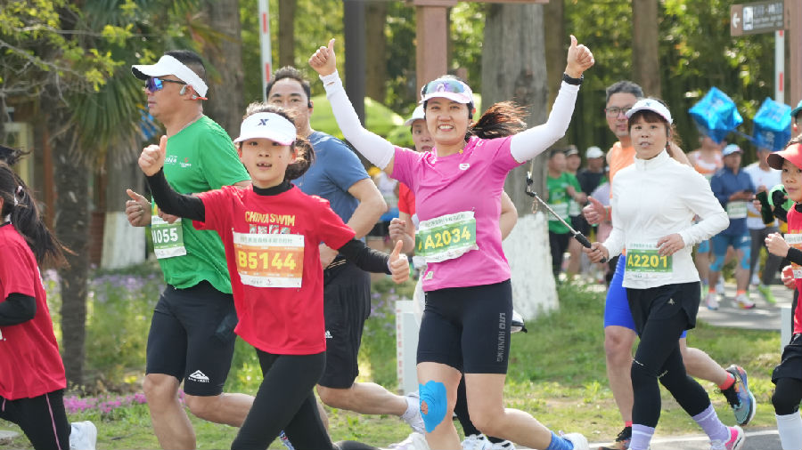 2025黄海森林半程马拉松现场（刘进涛 摄）