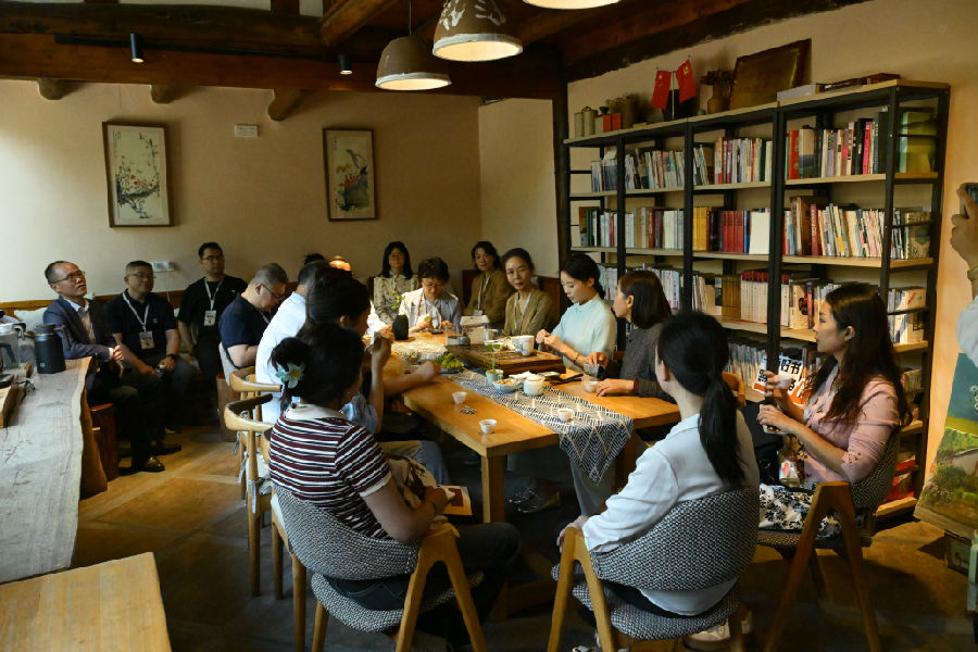 阆中古城大街小巷处处弥漫着浓浓书香 （张晓东  摄）