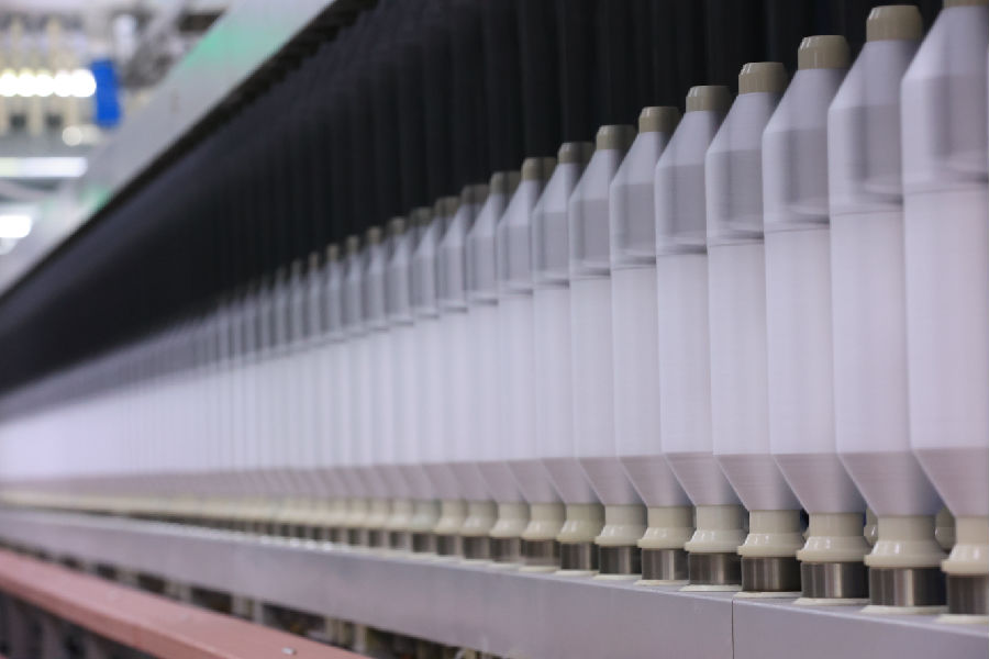 4月11日，国家工信部重磅发布首批中国消费名品名单，汉川缝纫线强势入围。（尹青 摄）