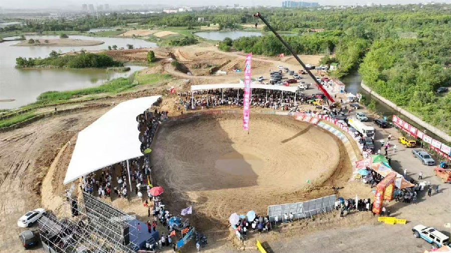 5月1日，掇刀区越野基地“天元鼎”赛场引擎轰鸣。（周宗国 摄）