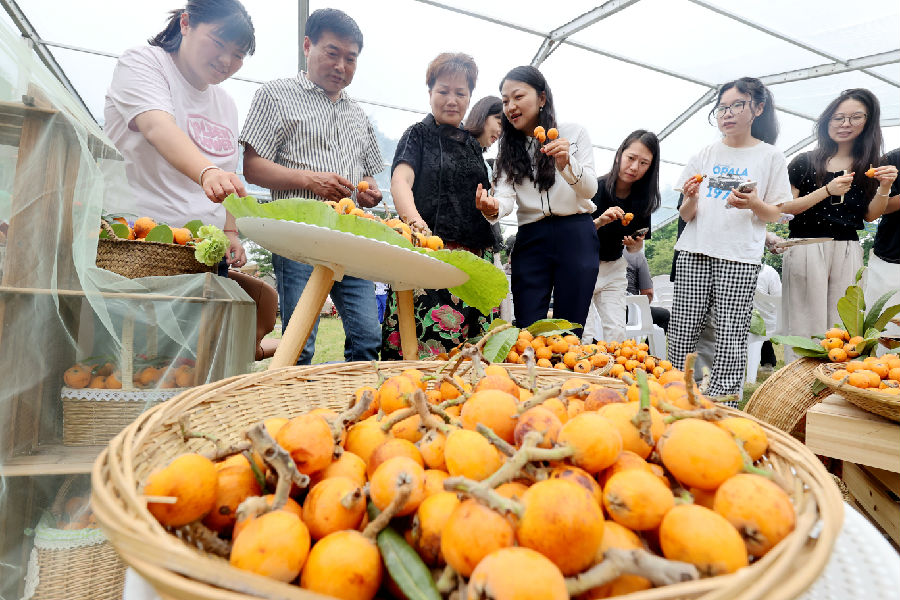 市集现场（谢尚国 摄）