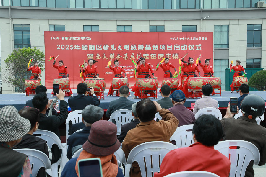 举行“移风易俗树新风”主题文艺展演 &nbsp;（张代桂 摄）