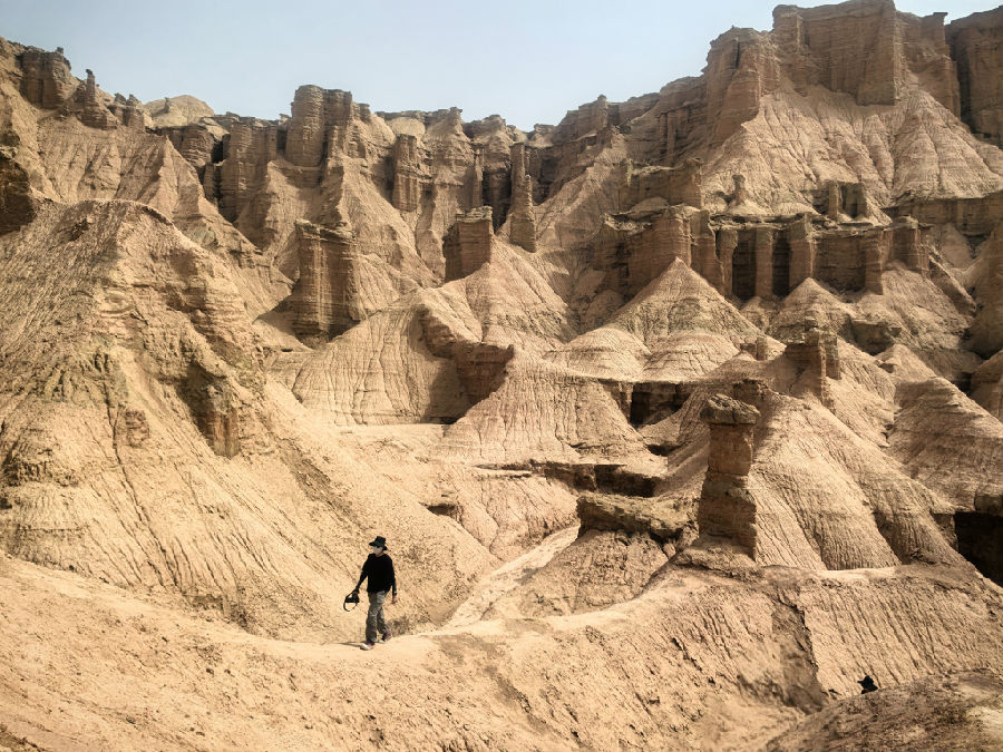 克孜尔红石林景区景色（查燕荣 摄）