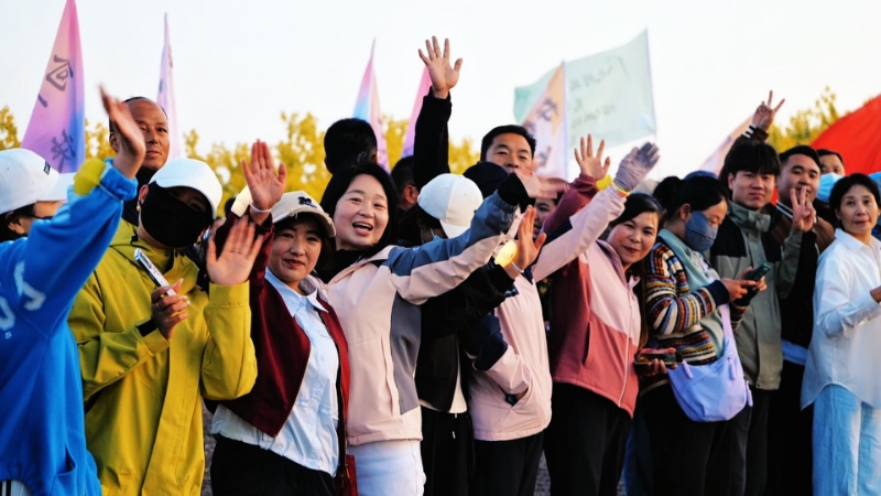 市民参加端午活动（潘多 摄）